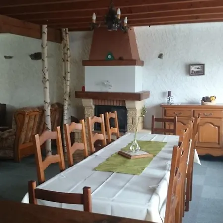 18 Personnes Avec Etang *