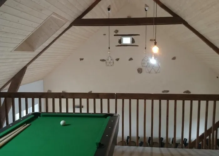 18 Personnes Avec Etang Saint-Jacques-dʼAmbur